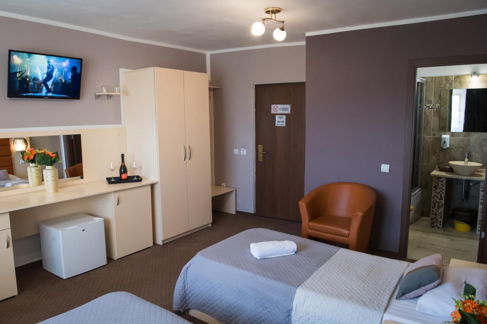 Mbi Travel Inn クラヨーヴァ エクステリア 写真