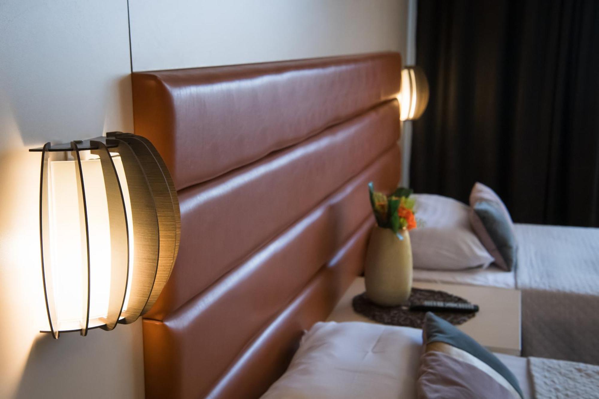 Mbi Travel Inn クラヨーヴァ エクステリア 写真