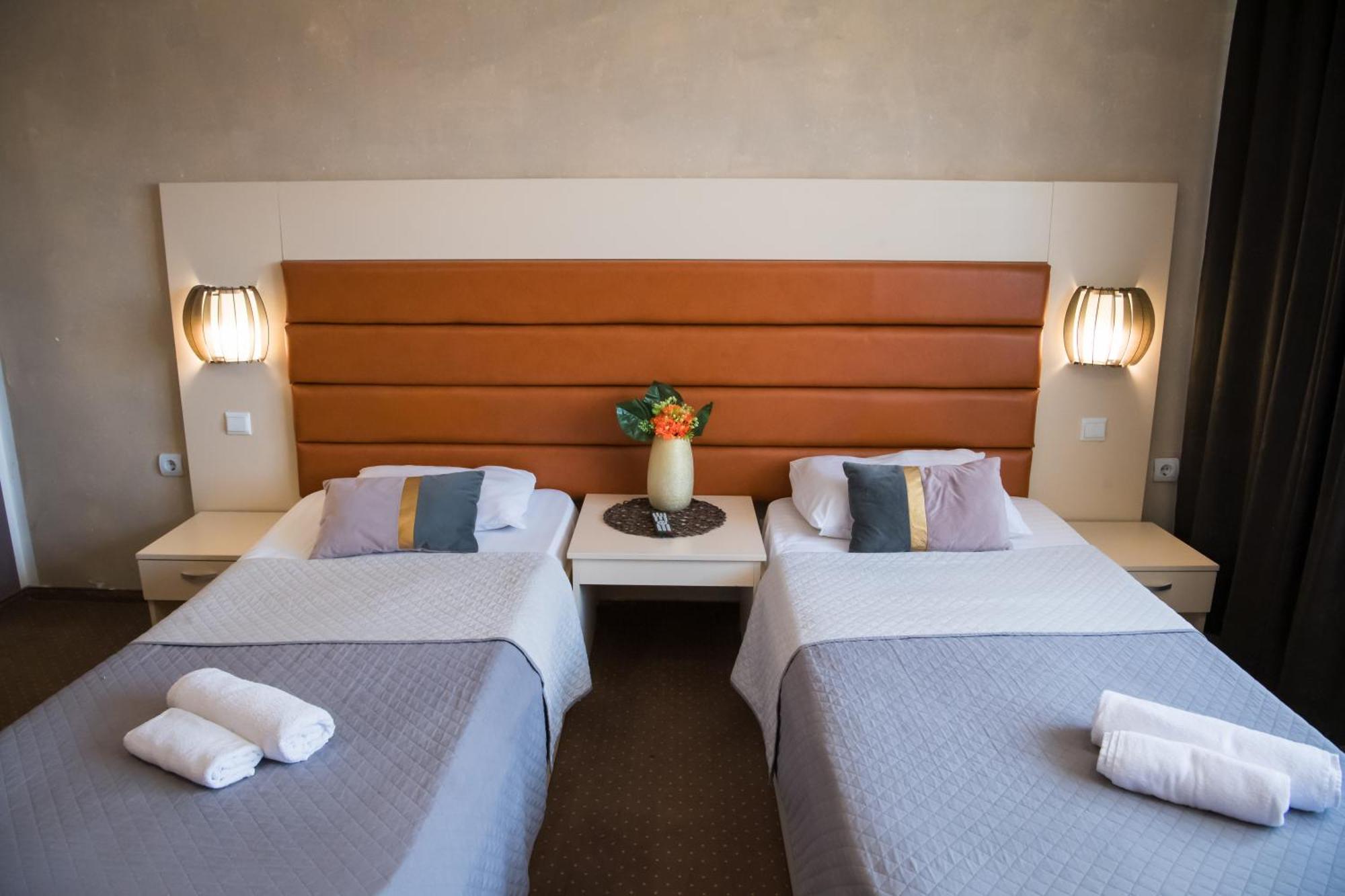 Mbi Travel Inn クラヨーヴァ エクステリア 写真