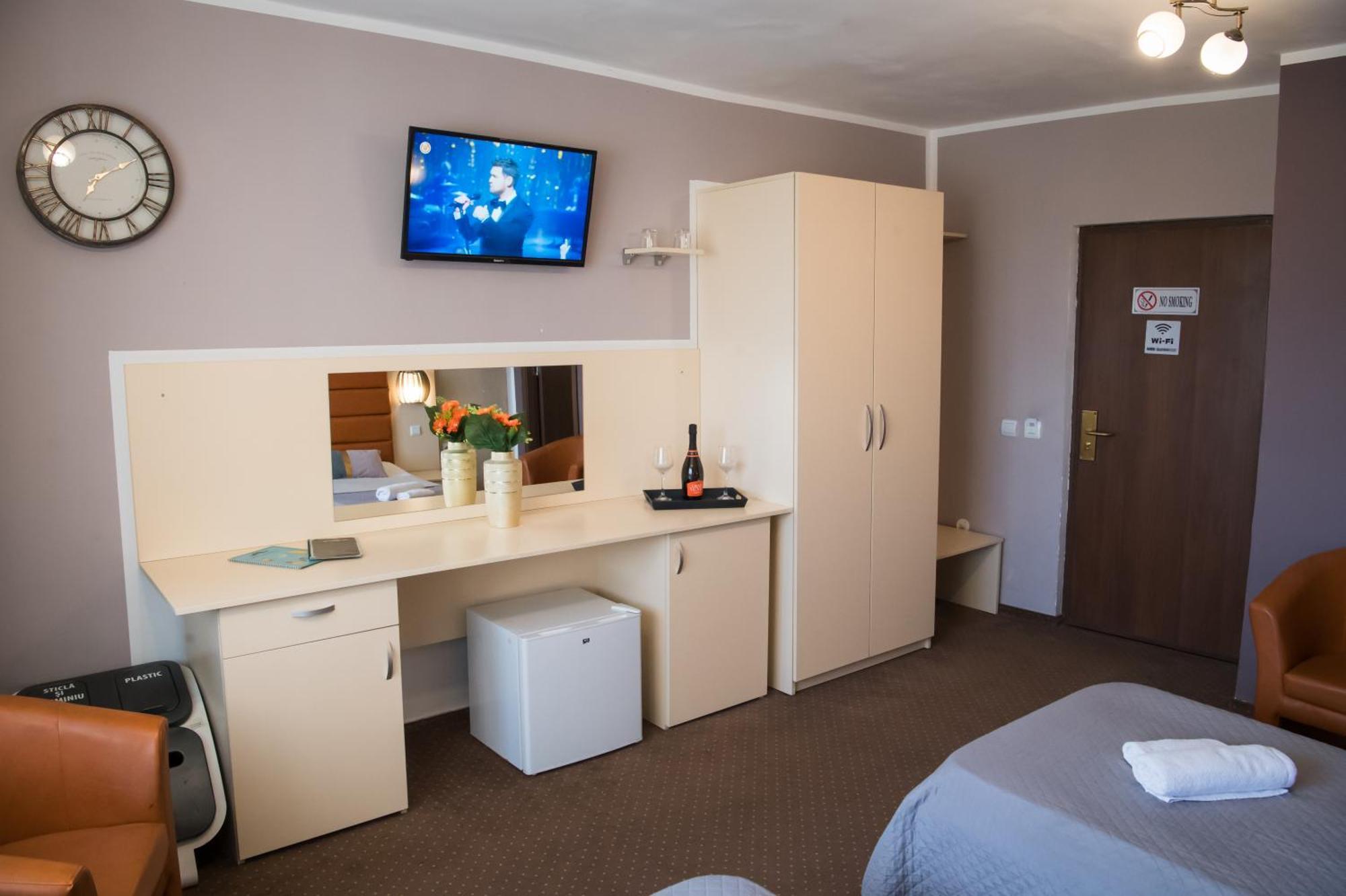 Mbi Travel Inn クラヨーヴァ エクステリア 写真