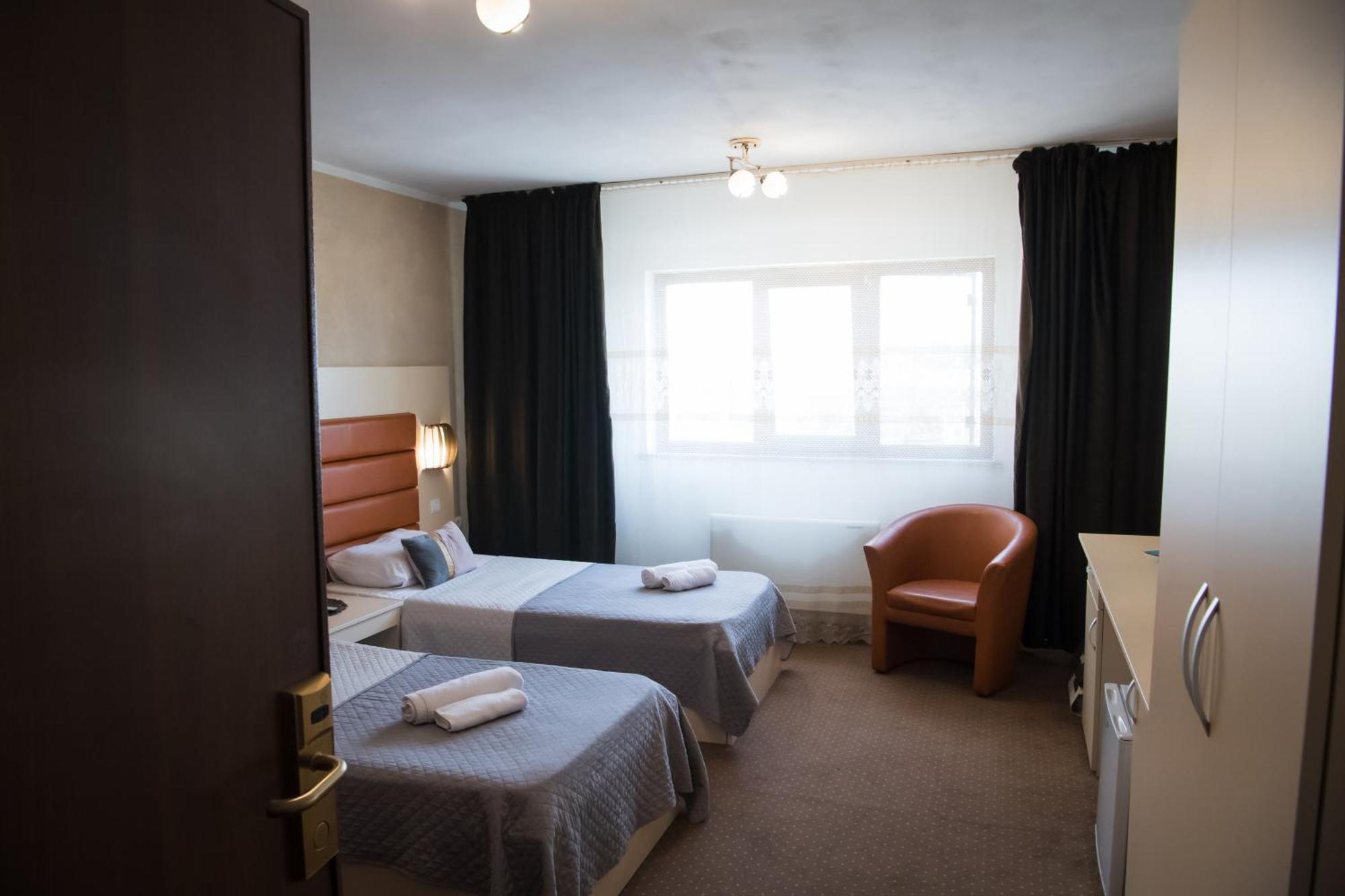 Mbi Travel Inn クラヨーヴァ エクステリア 写真