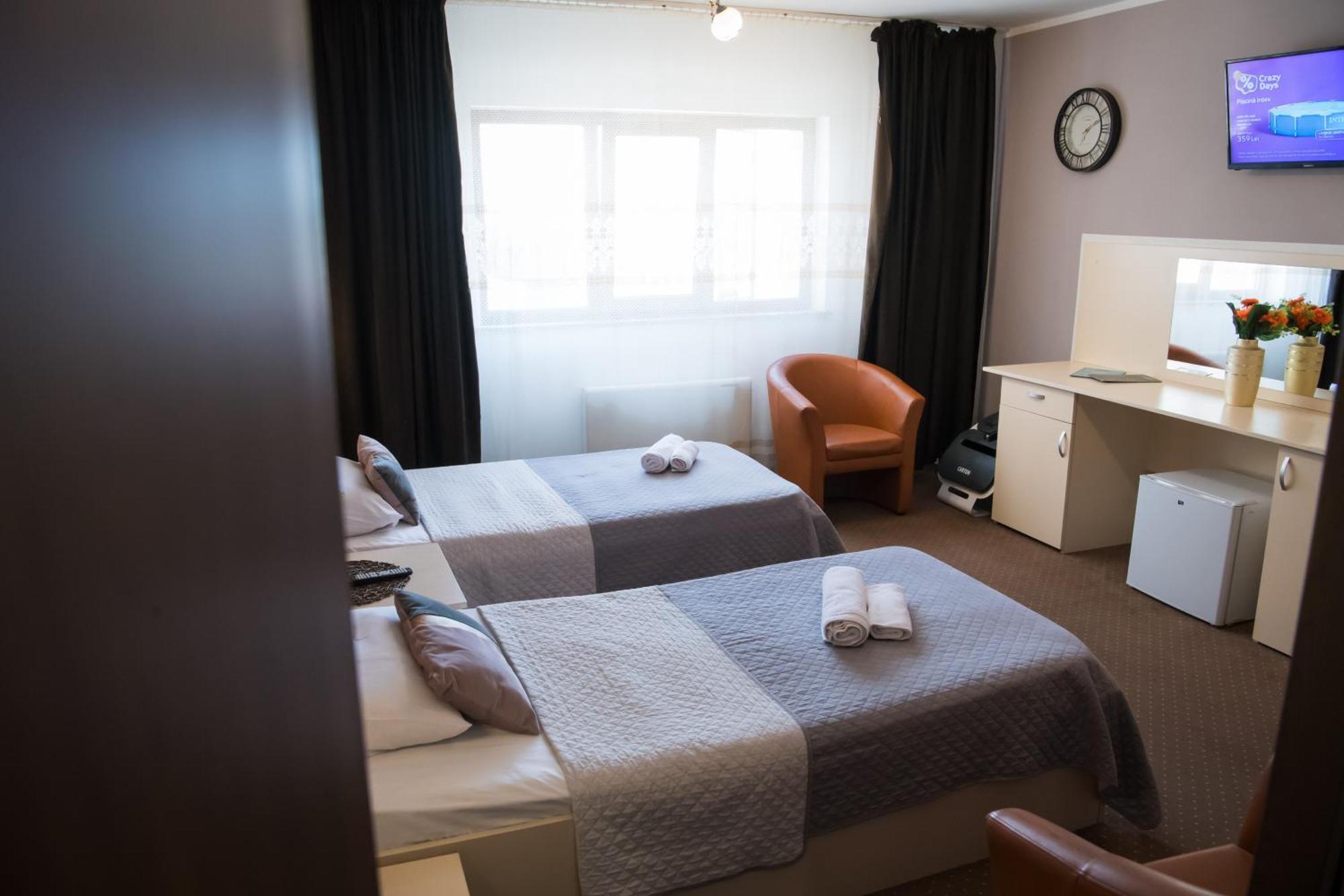 Mbi Travel Inn クラヨーヴァ エクステリア 写真