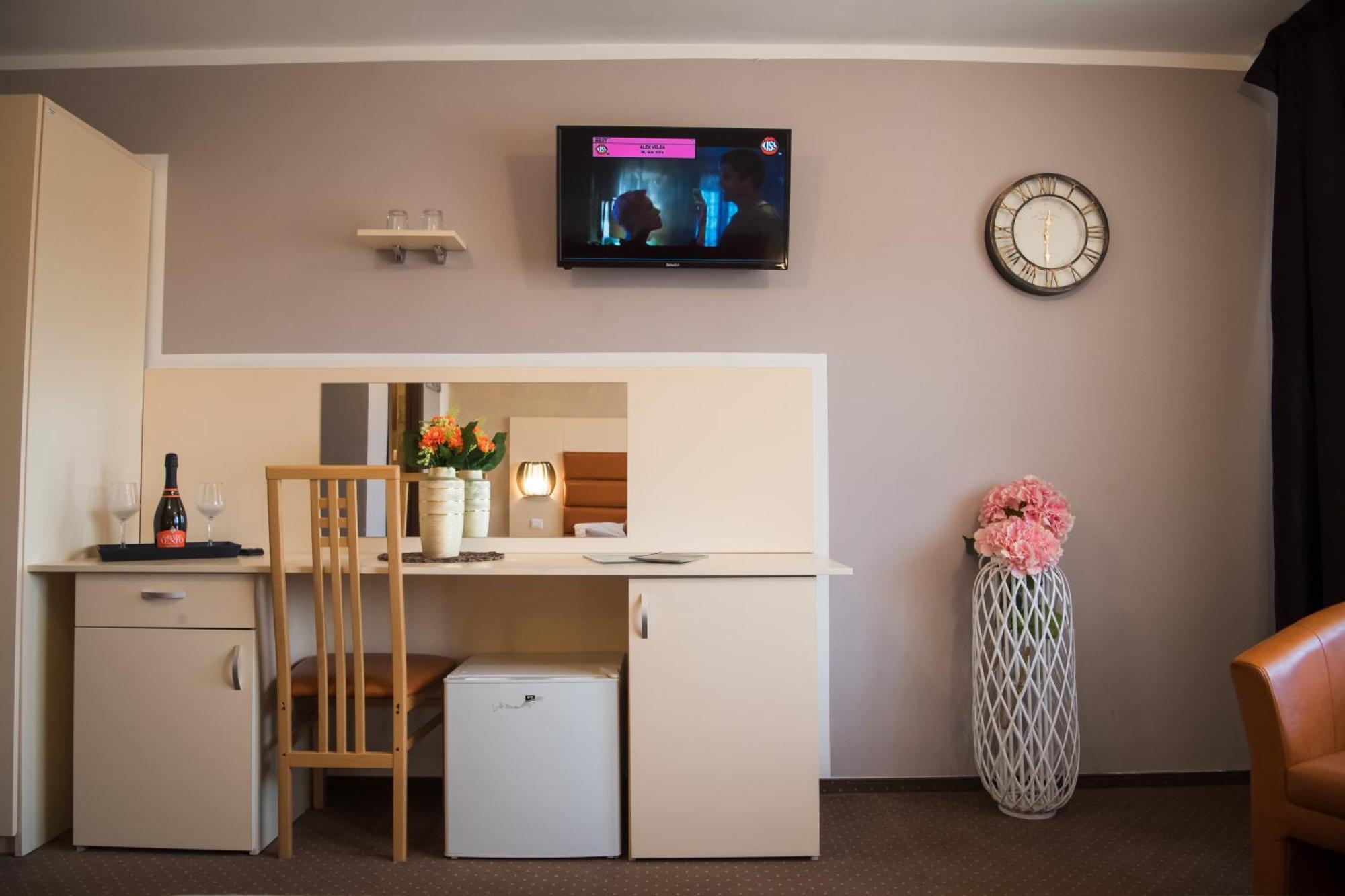 Mbi Travel Inn クラヨーヴァ エクステリア 写真
